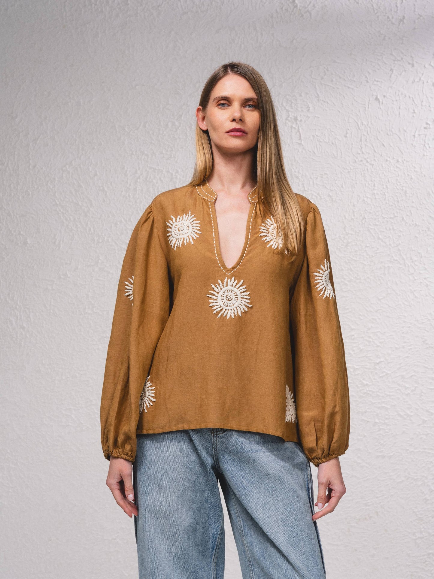 Blusa fluida ricamata in cotone