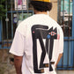 T-shirt oversize bianca con stampa gatto