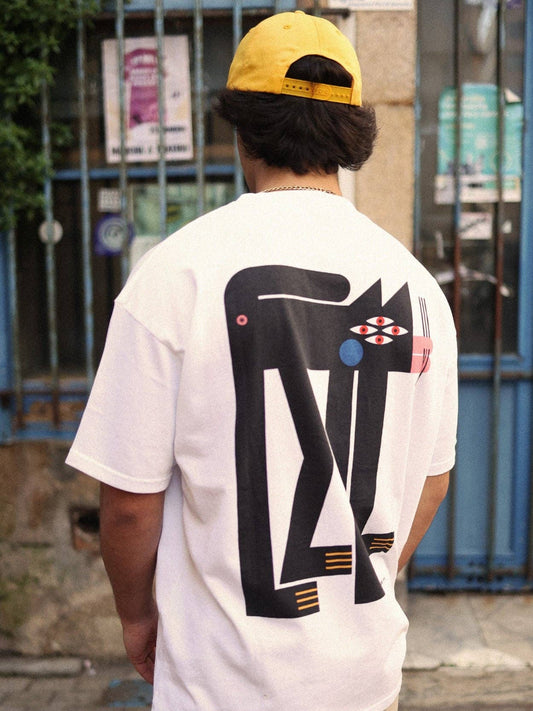 T-shirt oversize bianca con stampa gatto