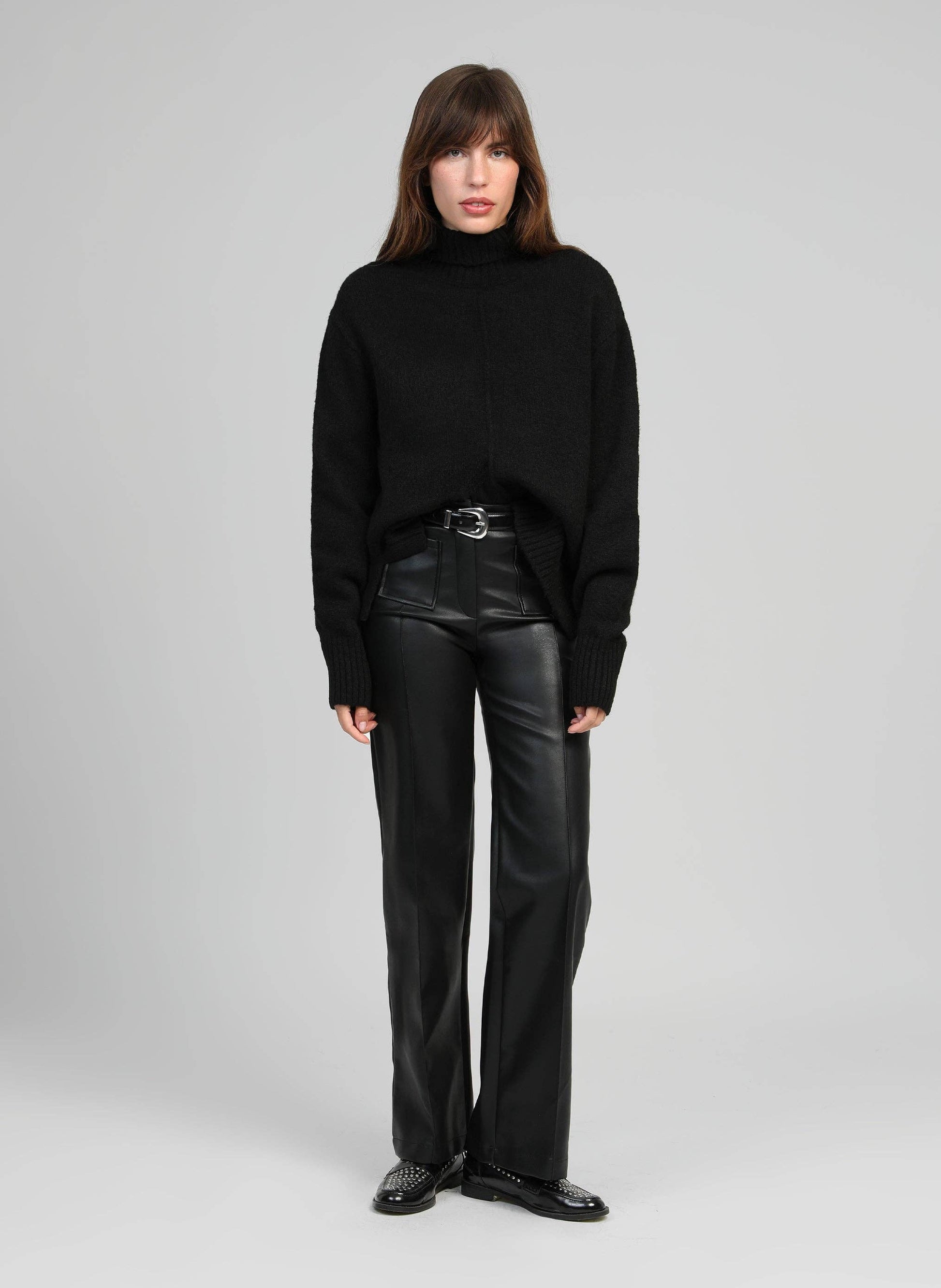 Maglione dolcevita nero morbido