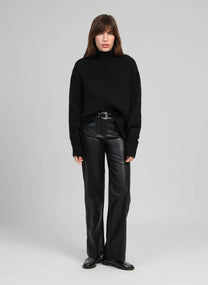Maglione dolcevita nero morbido
