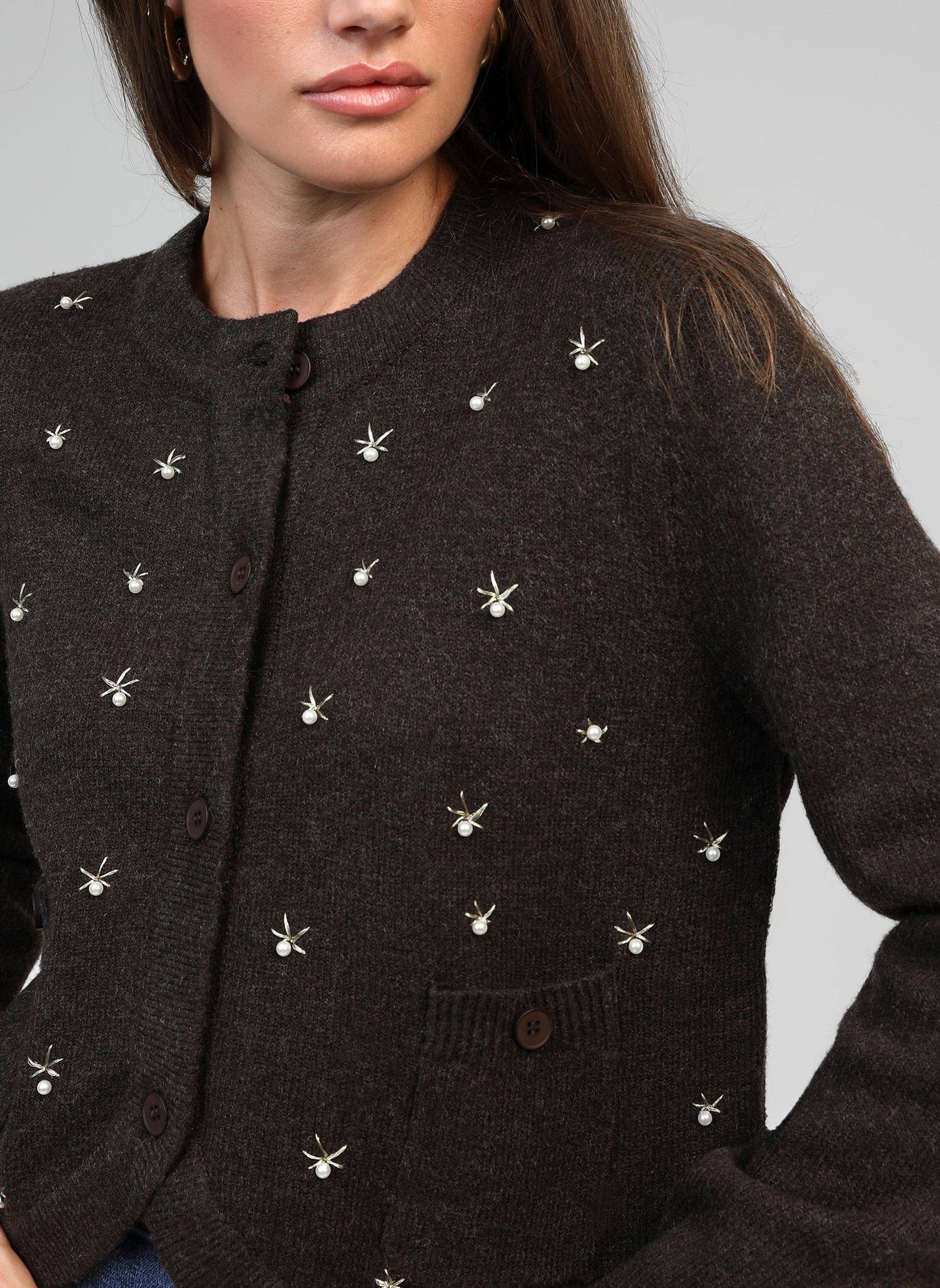 Cardigan Natalia marrone con ricamo di perle
