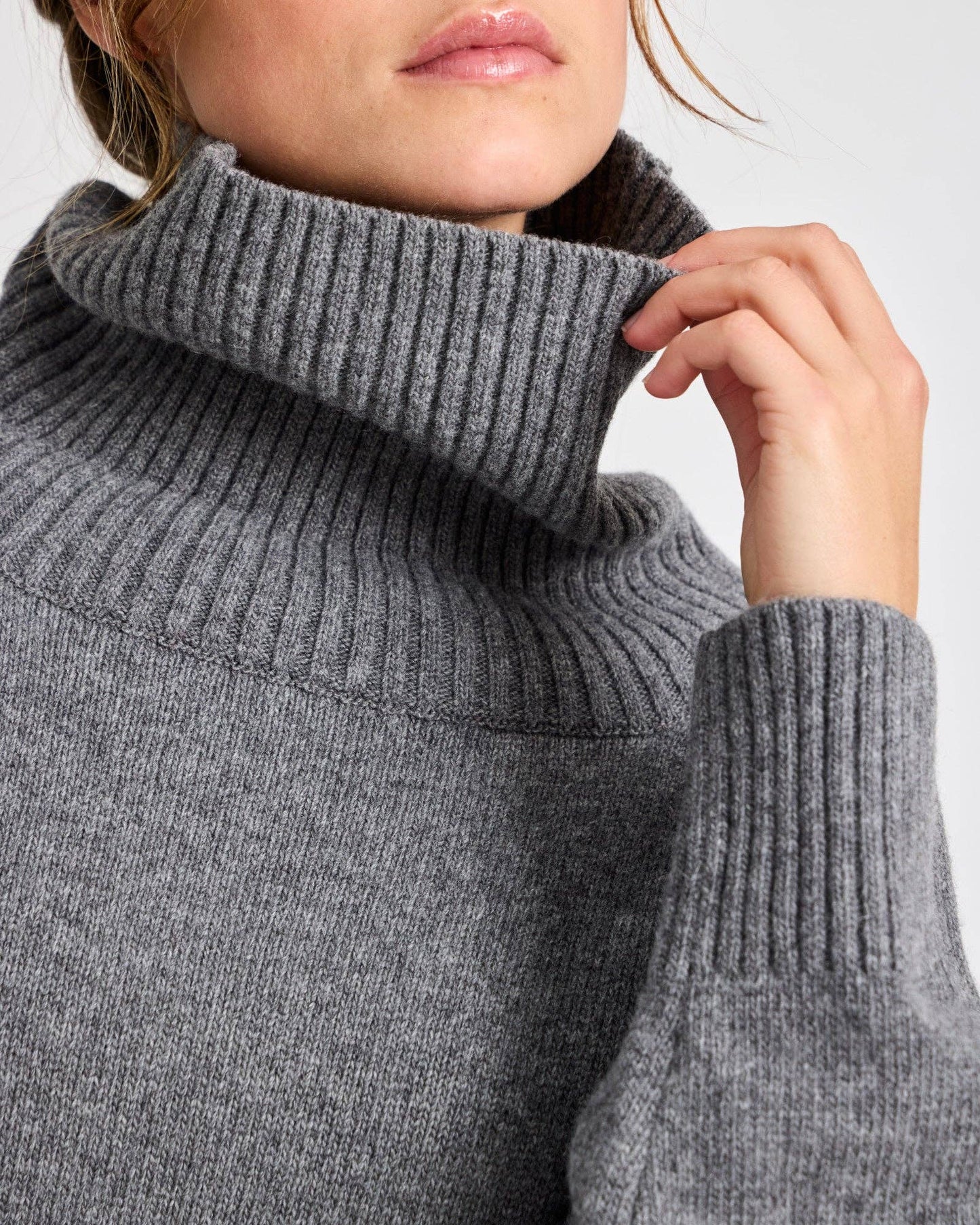 Maglione dolcevita in lana d’agnello grigio melangé