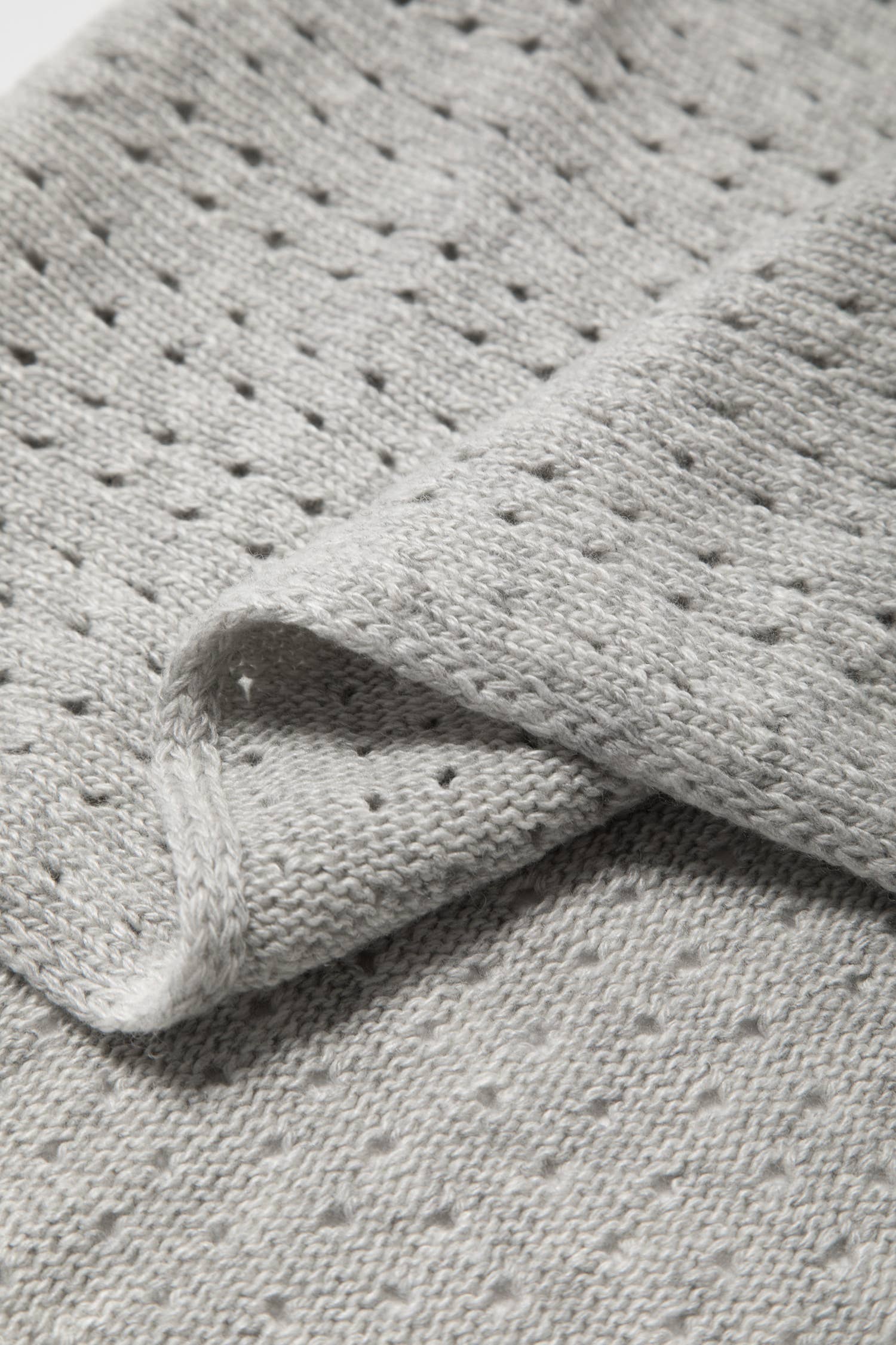 Sciarpa triangolare in maglia pointelle