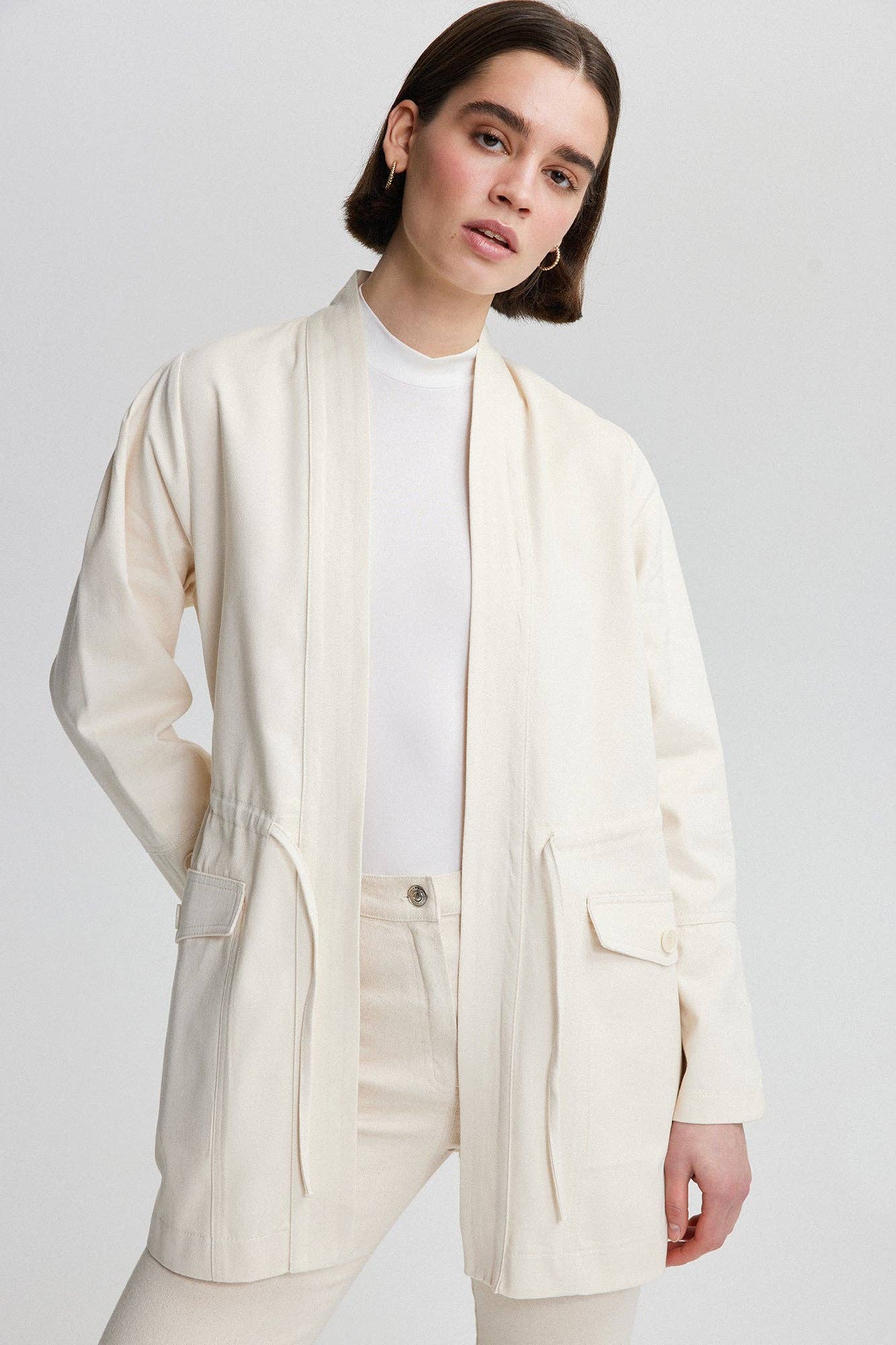 Giacca in gabardina con arricciatura in vita
