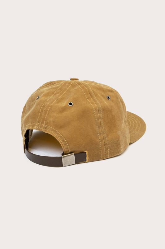 Cappellino in tela cerata con logo ricamato