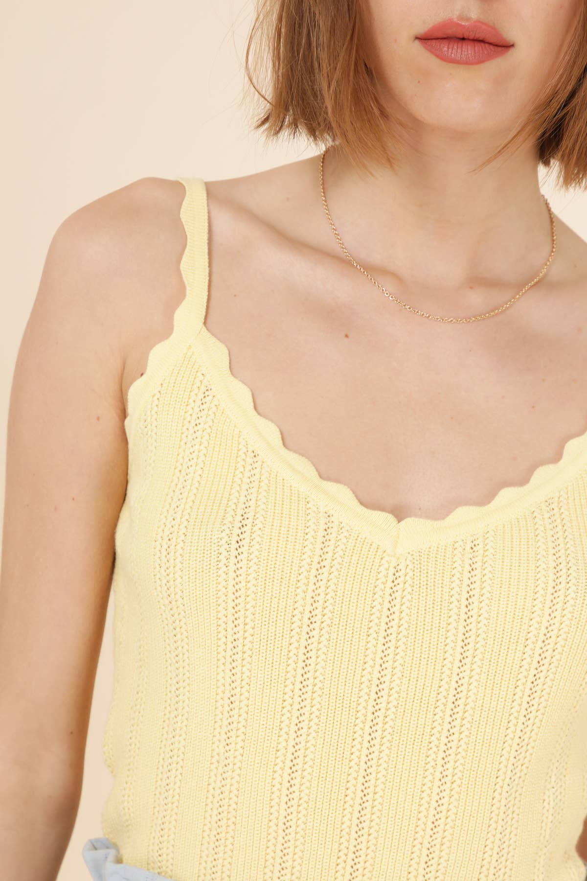 Top Maisy in cotone con spalline sottili e scollo a V