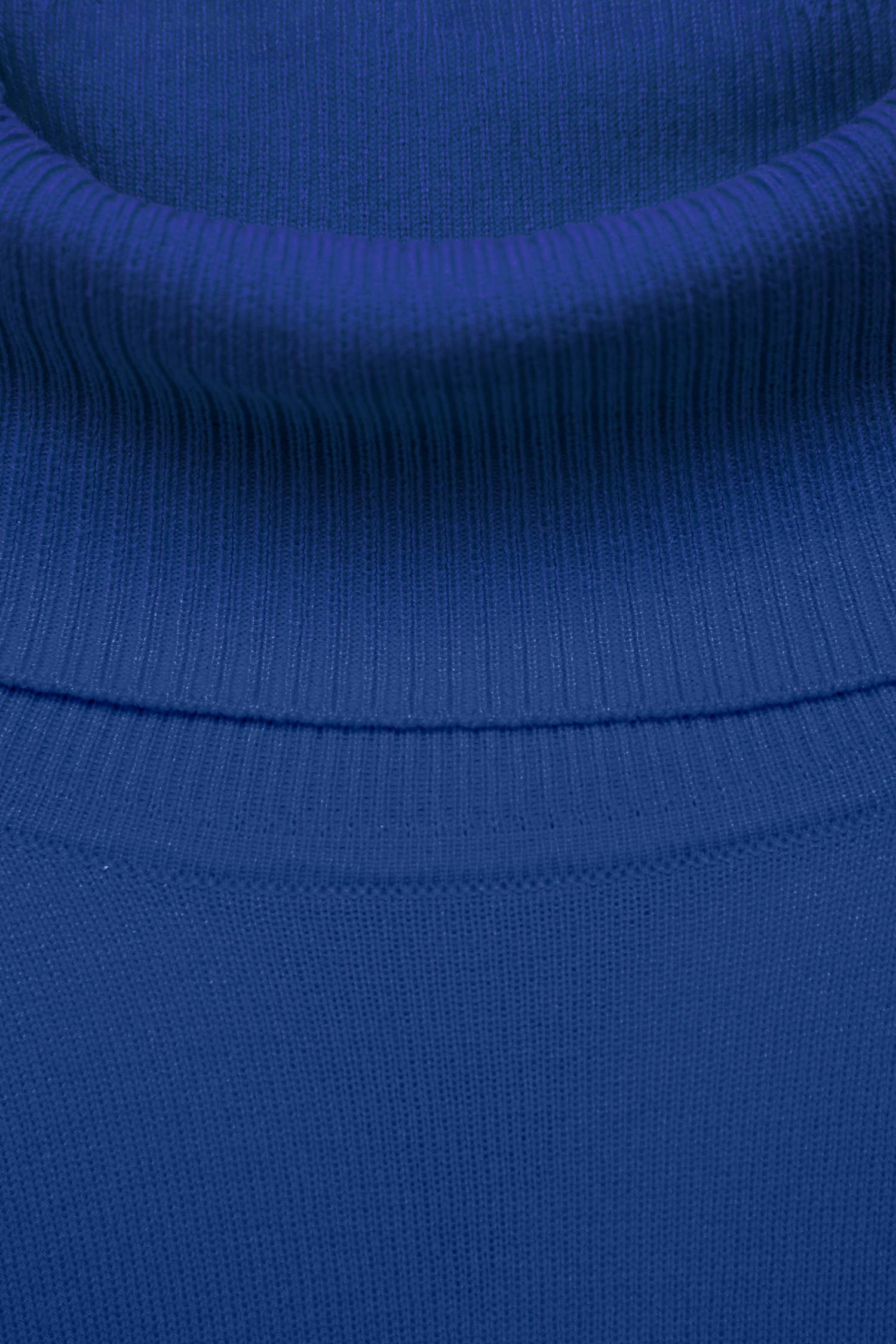 Maglione a maglia rasata con collo alto