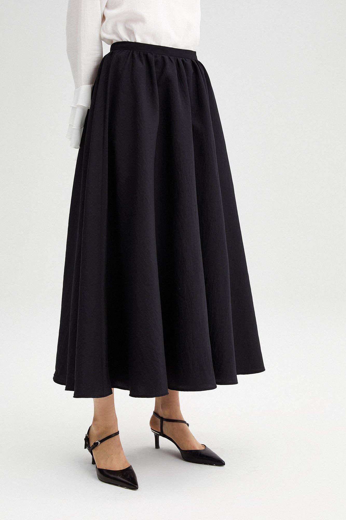 Gonna midi nera con volant