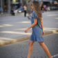 Abito corto in denim con volant