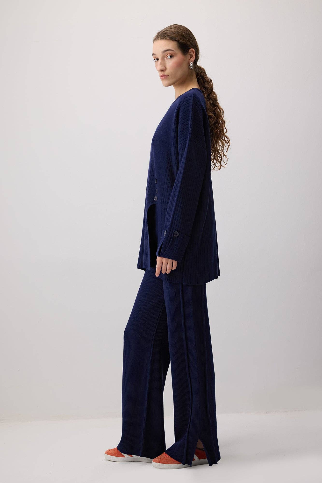 Completo in maglia a costine con bottoni