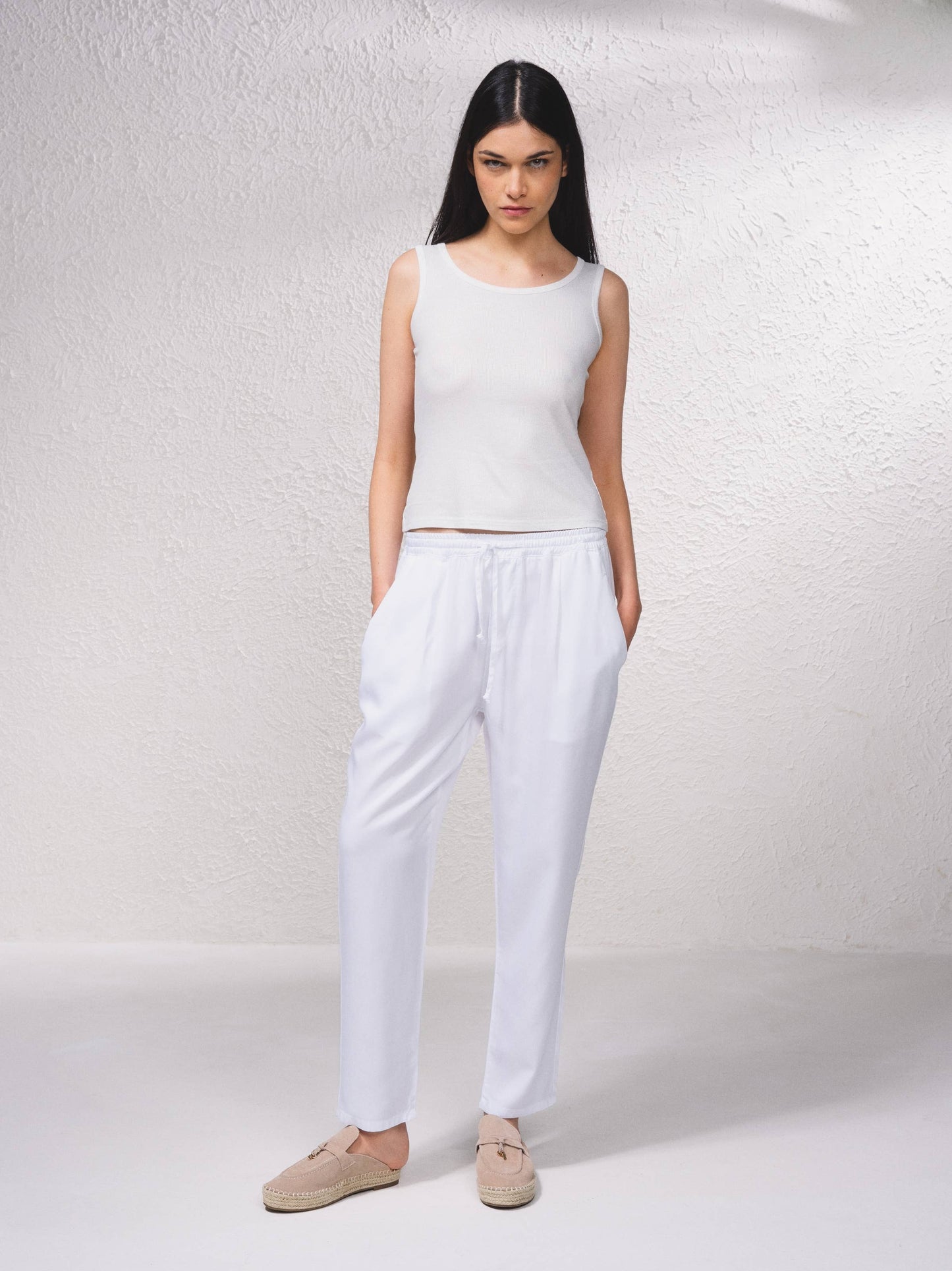 Top basic a canotta con scollo rotondo
