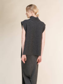 Tunica smanicata a collo alto in misto cashmere