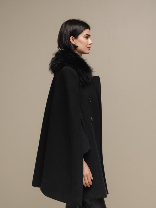 Mantella donna nera con collo in pelliccia