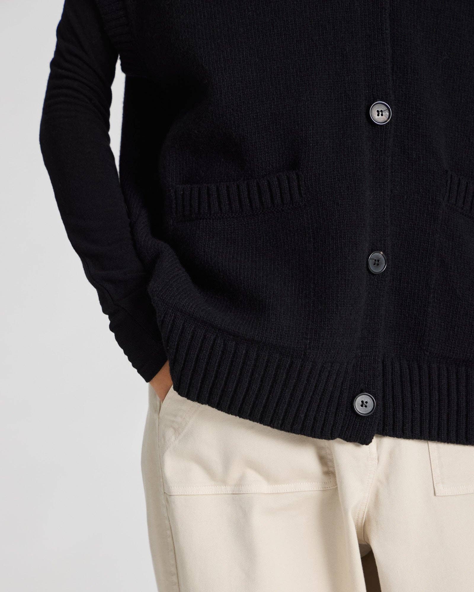 Gilet Thea in lana d’agnello nero