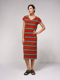 Abito midi in maglia a righe con scollo a V