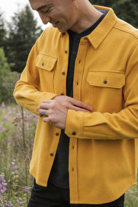 Overshirt in twill riciclato color oro antico