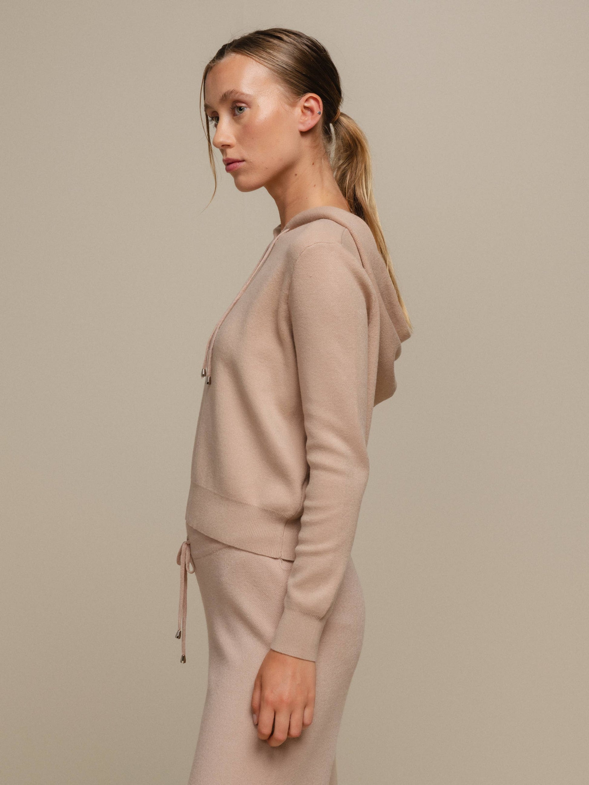 Felpa in maglia con cappuccio da donna