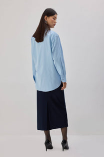Camicia in popeline con accessori in metallo