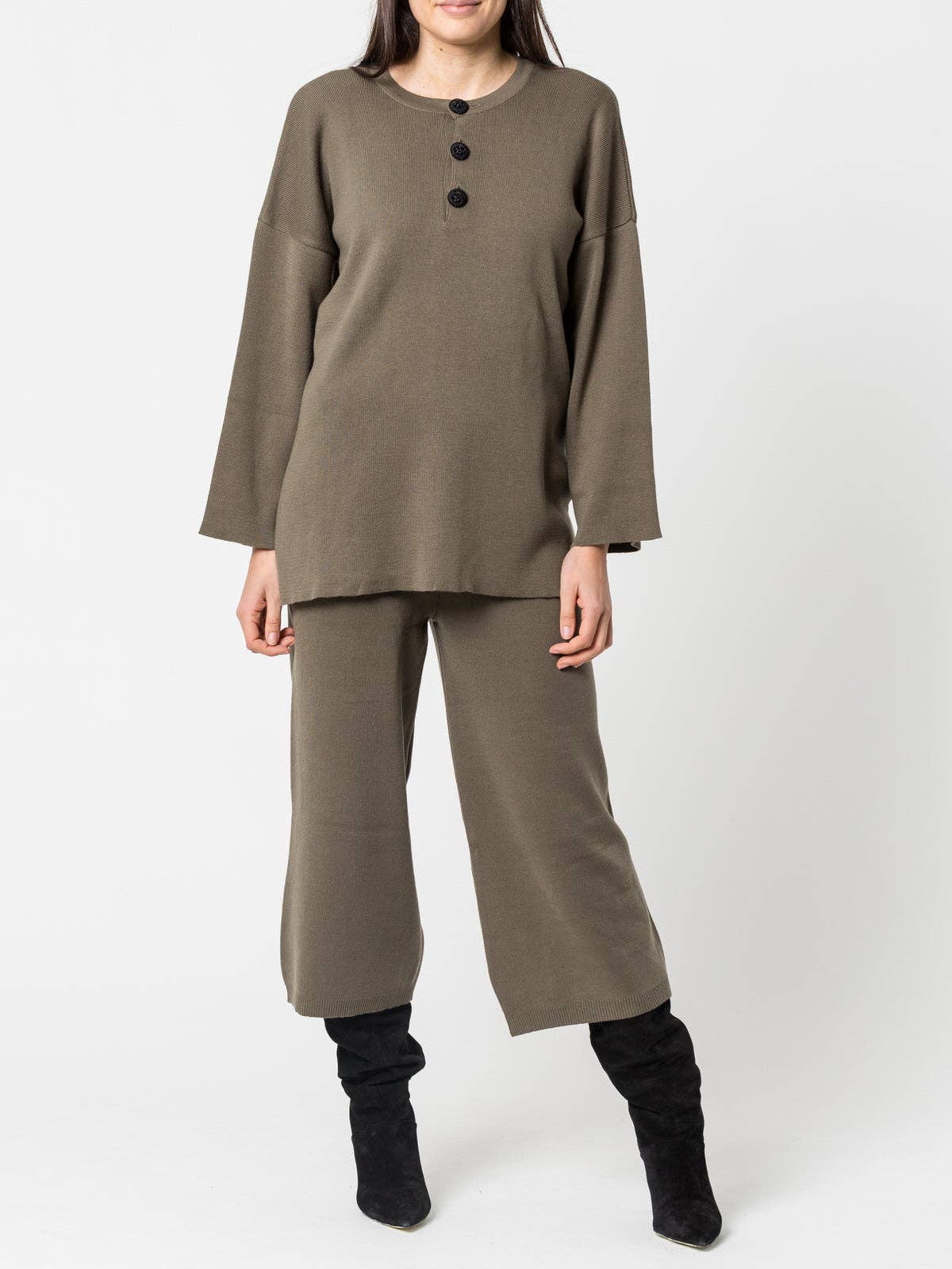 Completo in maglia oversize con pantaloni a gamba ampia