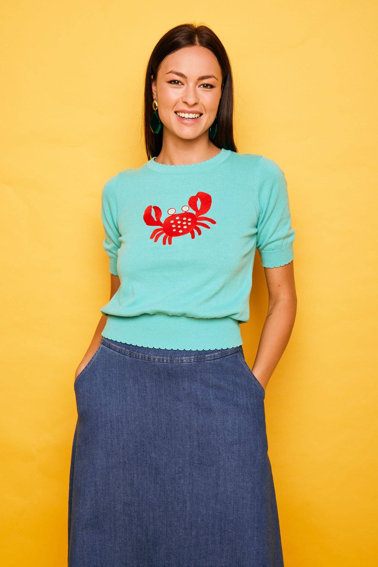 Top in maglia verde con ricamo granchio