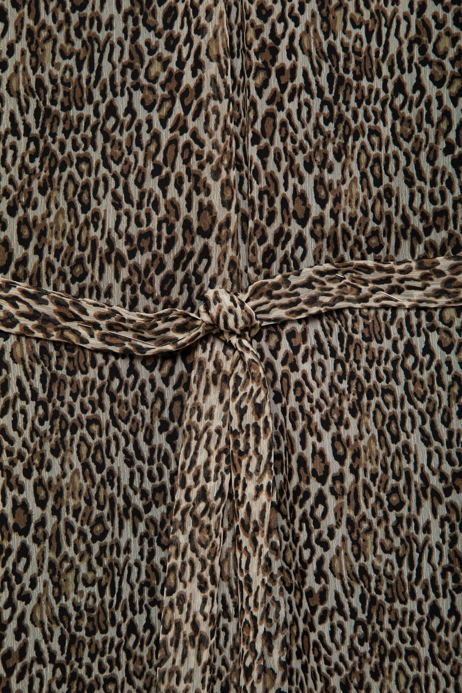 Abito lungo con stampa animalier e cintura