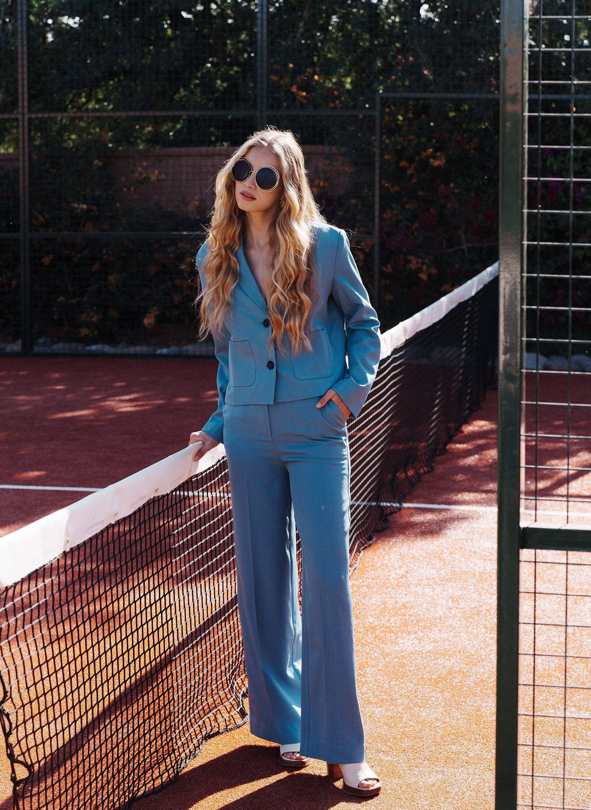 Pantaloni a vita alta svasati in tessuto morbido color sky