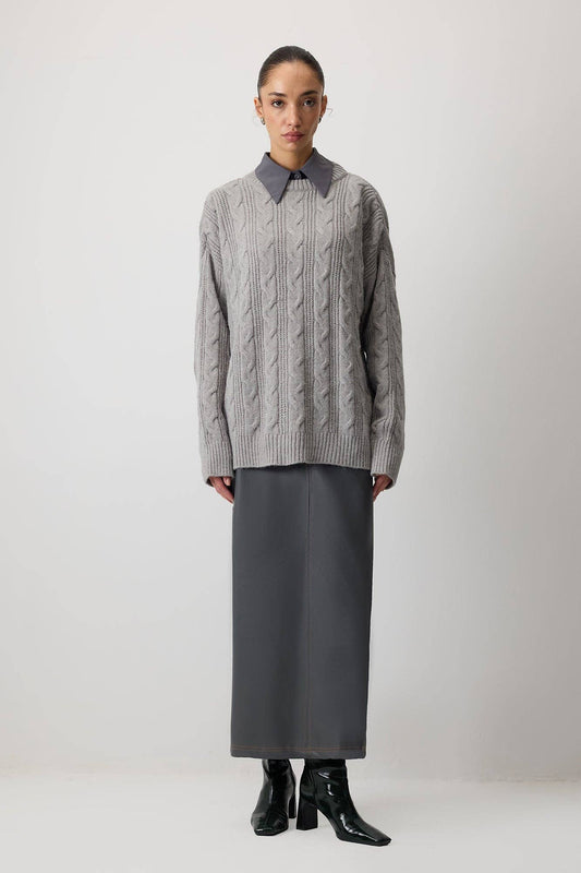 Maglione girocollo in maglia a trecce grigio