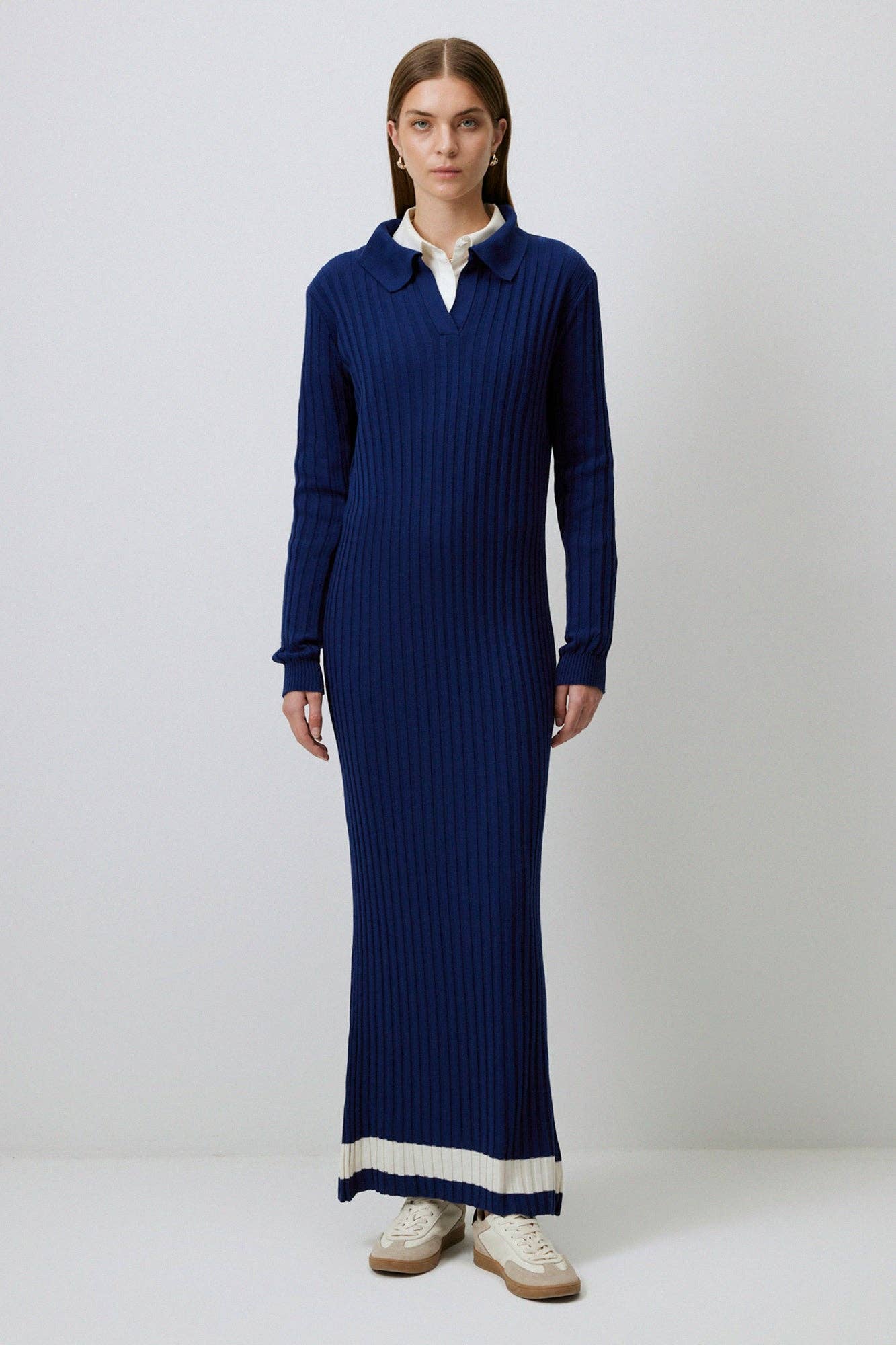 Abito maxi in maglia a coste con colletto polo
