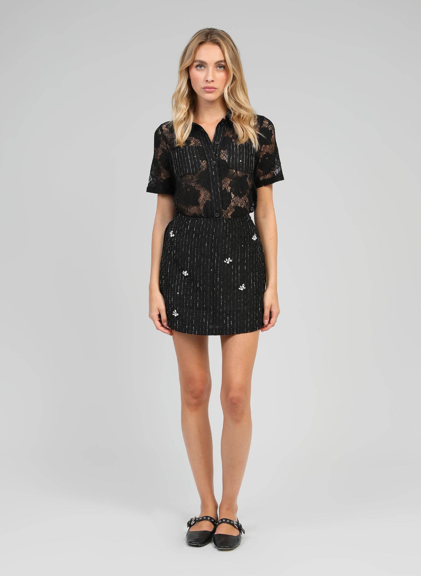 Gonna mini in tweed con strass e perle