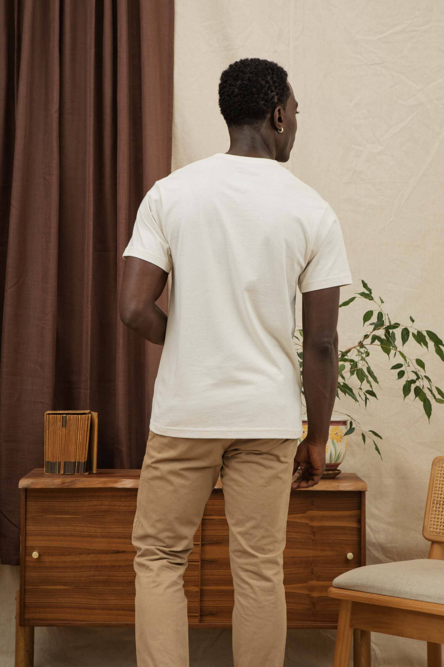 T-shirt con taschino in cotone riciclato avorio