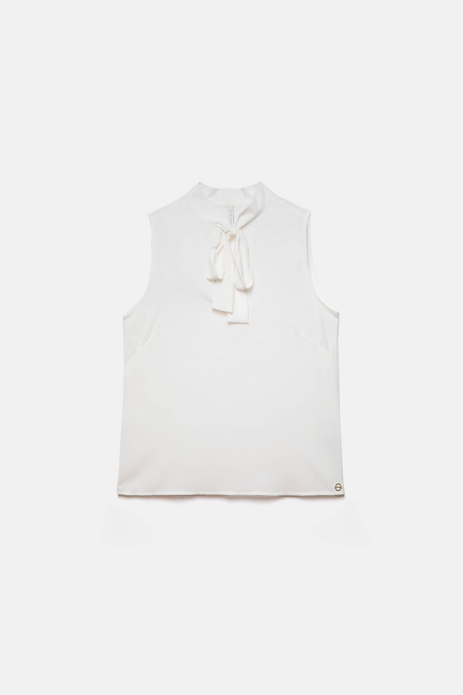 Top minimal con collo alto e fiocco