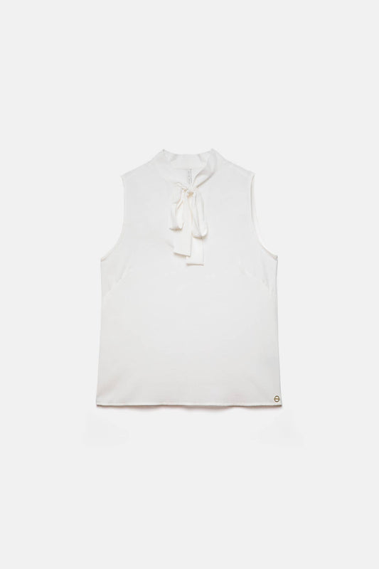Top minimal con collo alto e fiocco