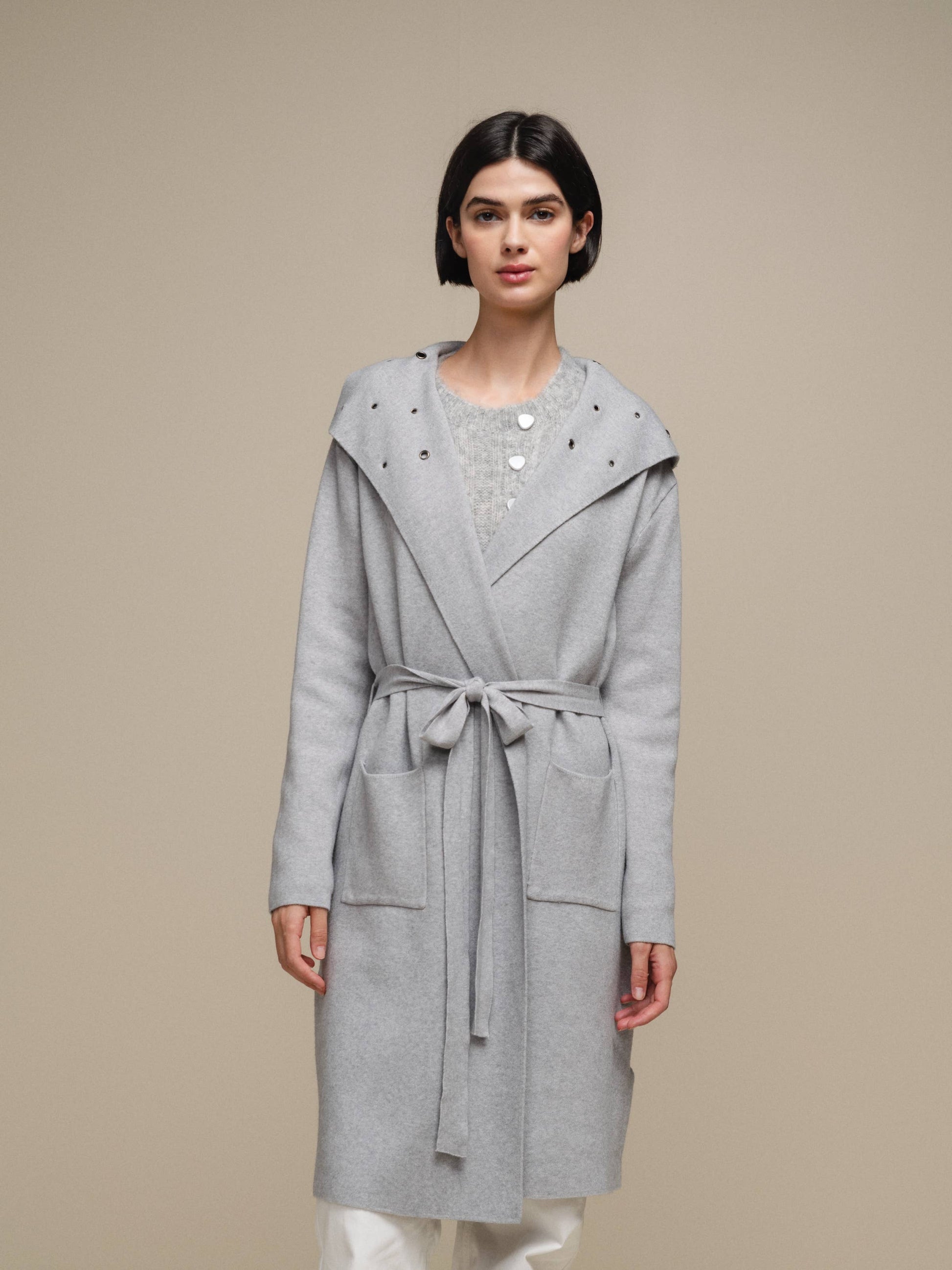 Cappotto cardigan in maglia con cintura e maxi collo