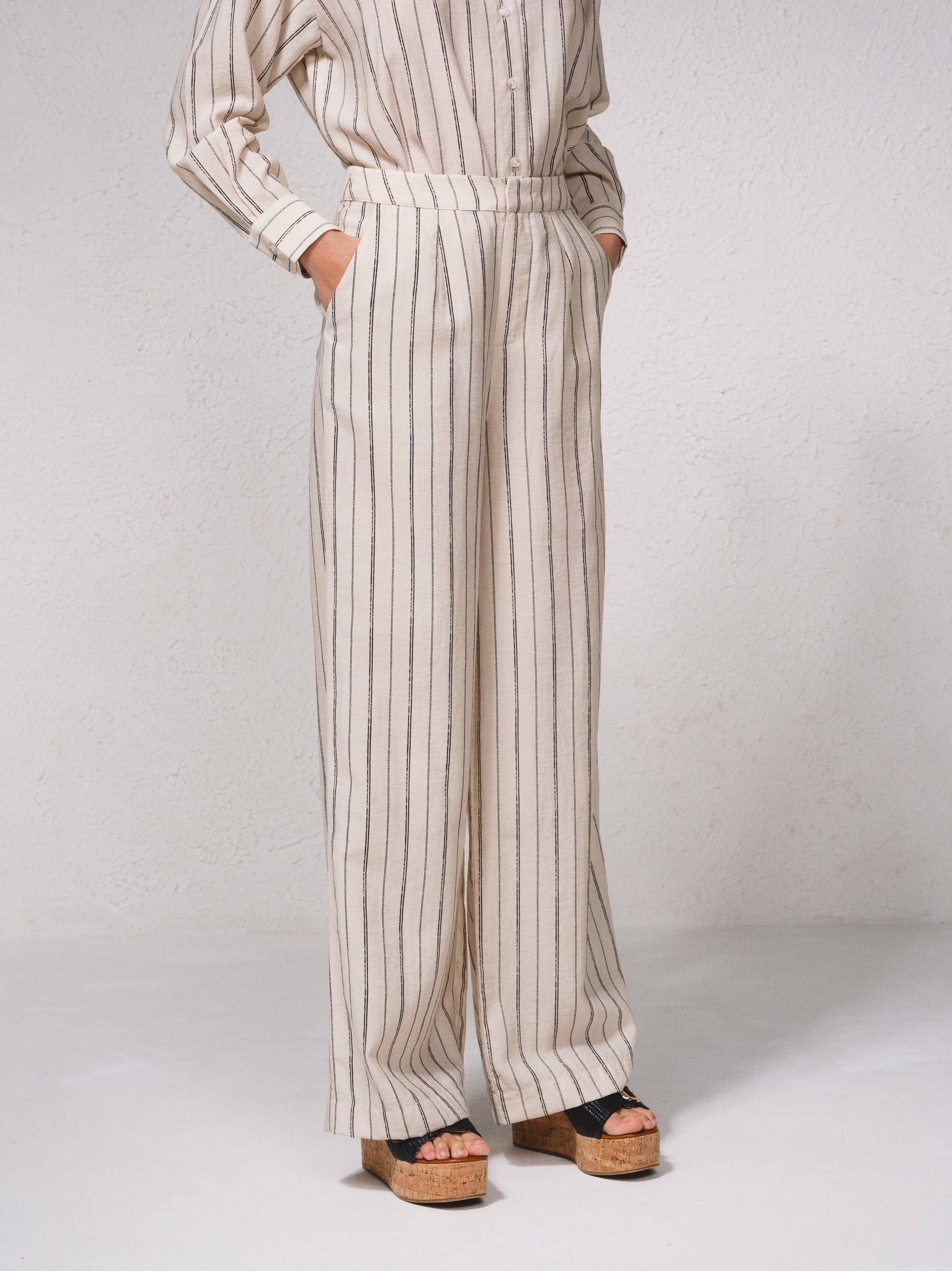 Pantaloni ampi a righe in misto lino