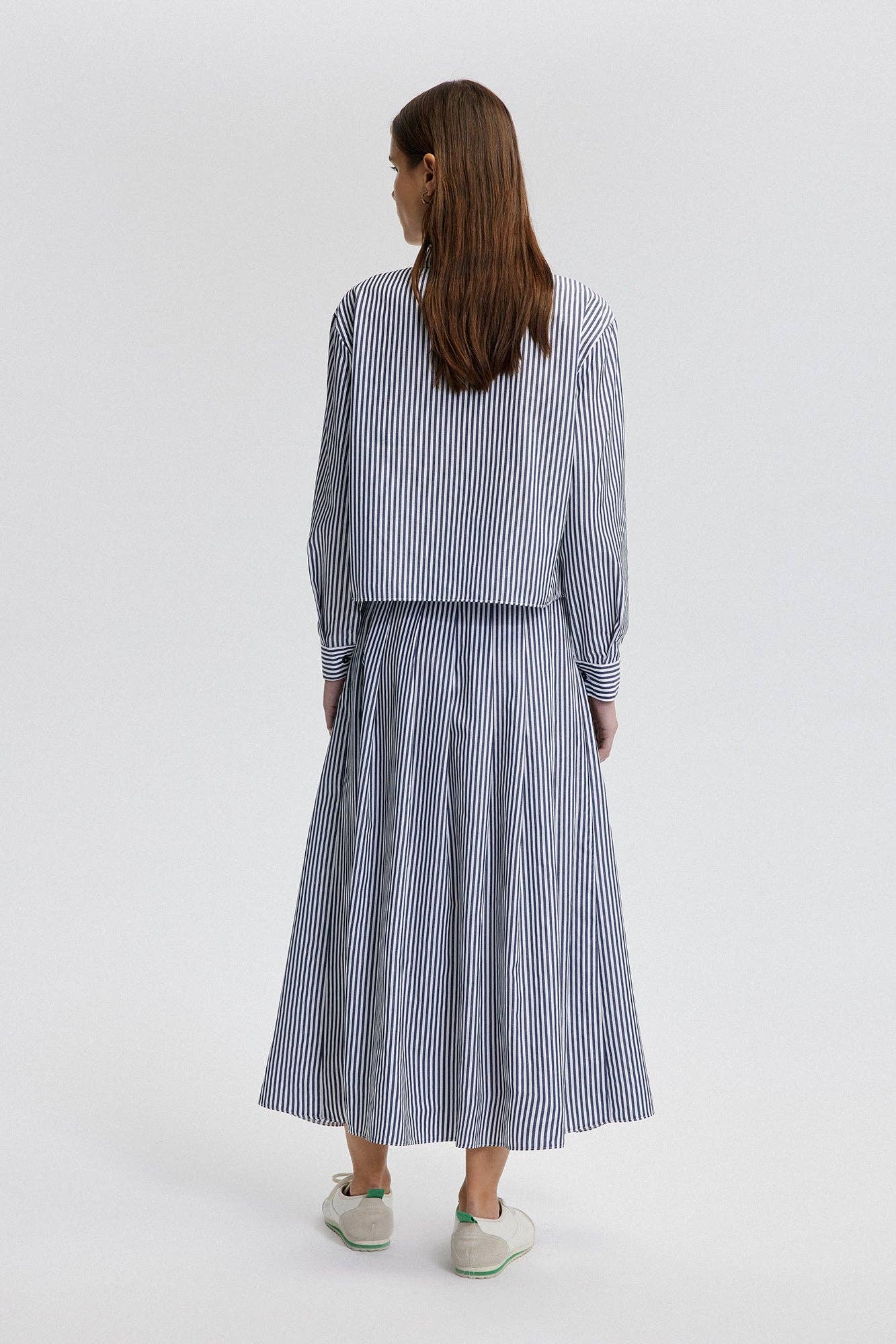 Completo camicia e gonna plissé a righe in cotone blu navy