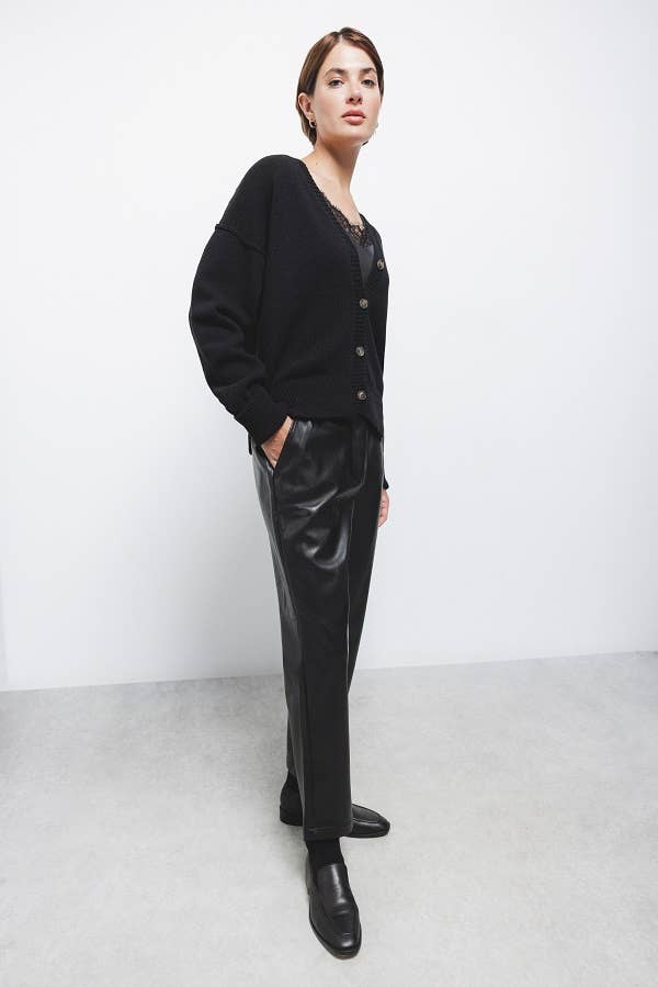 Pantaloni in finta pelle a vita elasticizzata