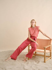 T-shirt con spalle strutturate e ricamo