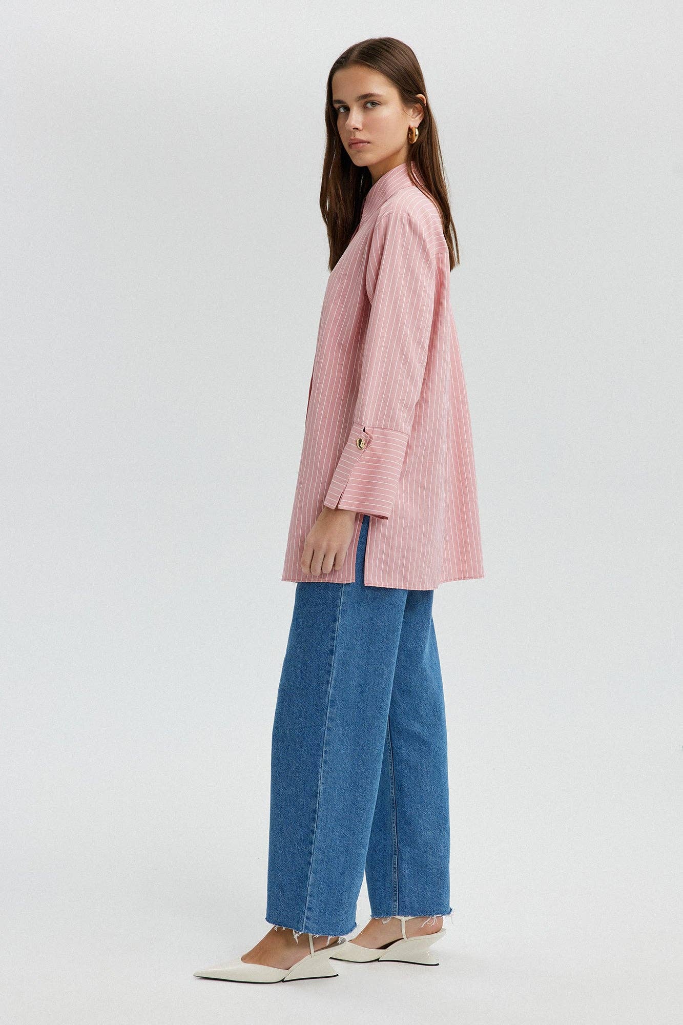 Camicia a righe rosa con polsini larghi