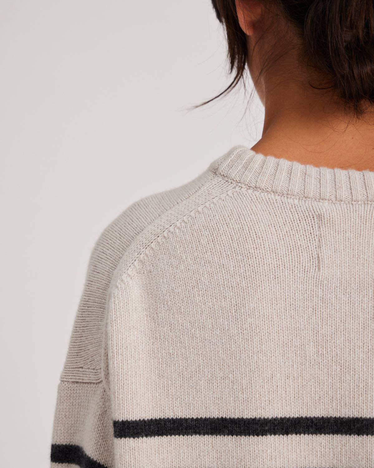 Maglione oversize a righe in lana d’agnello biologica