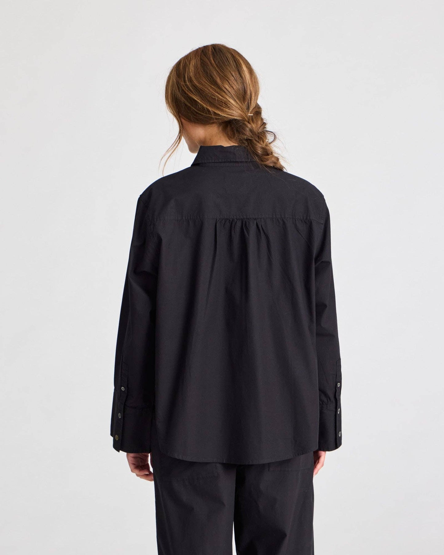 Camicia corta in popeline di cotone biologico nera Flora