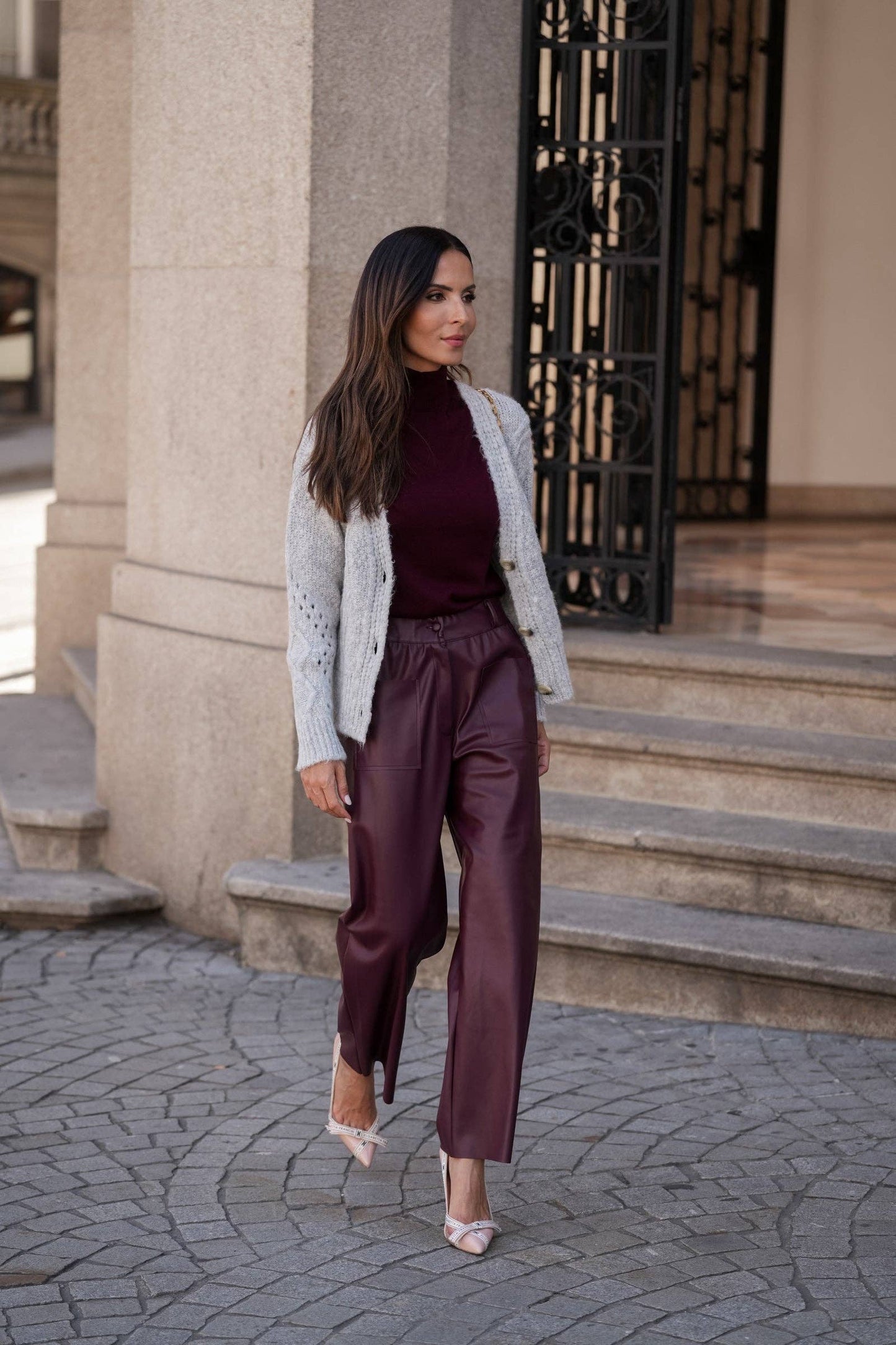 Cardigan in maglia traforata con bottoni