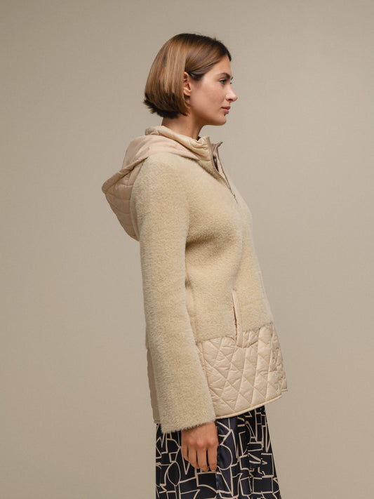 Giacca in maglia con cappuccio e inserti trapuntati