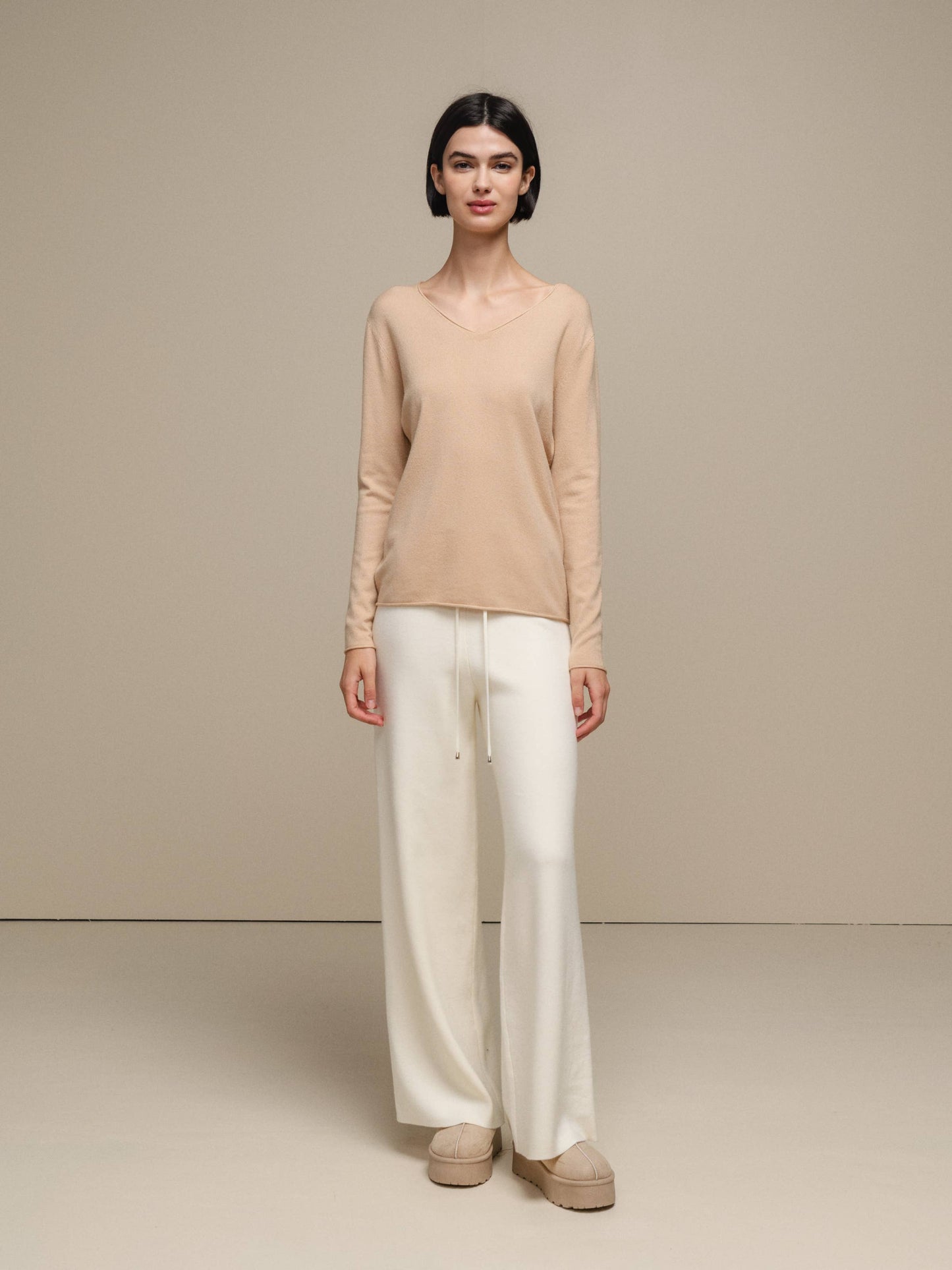 Maglione in maglia da donna con scollo a V