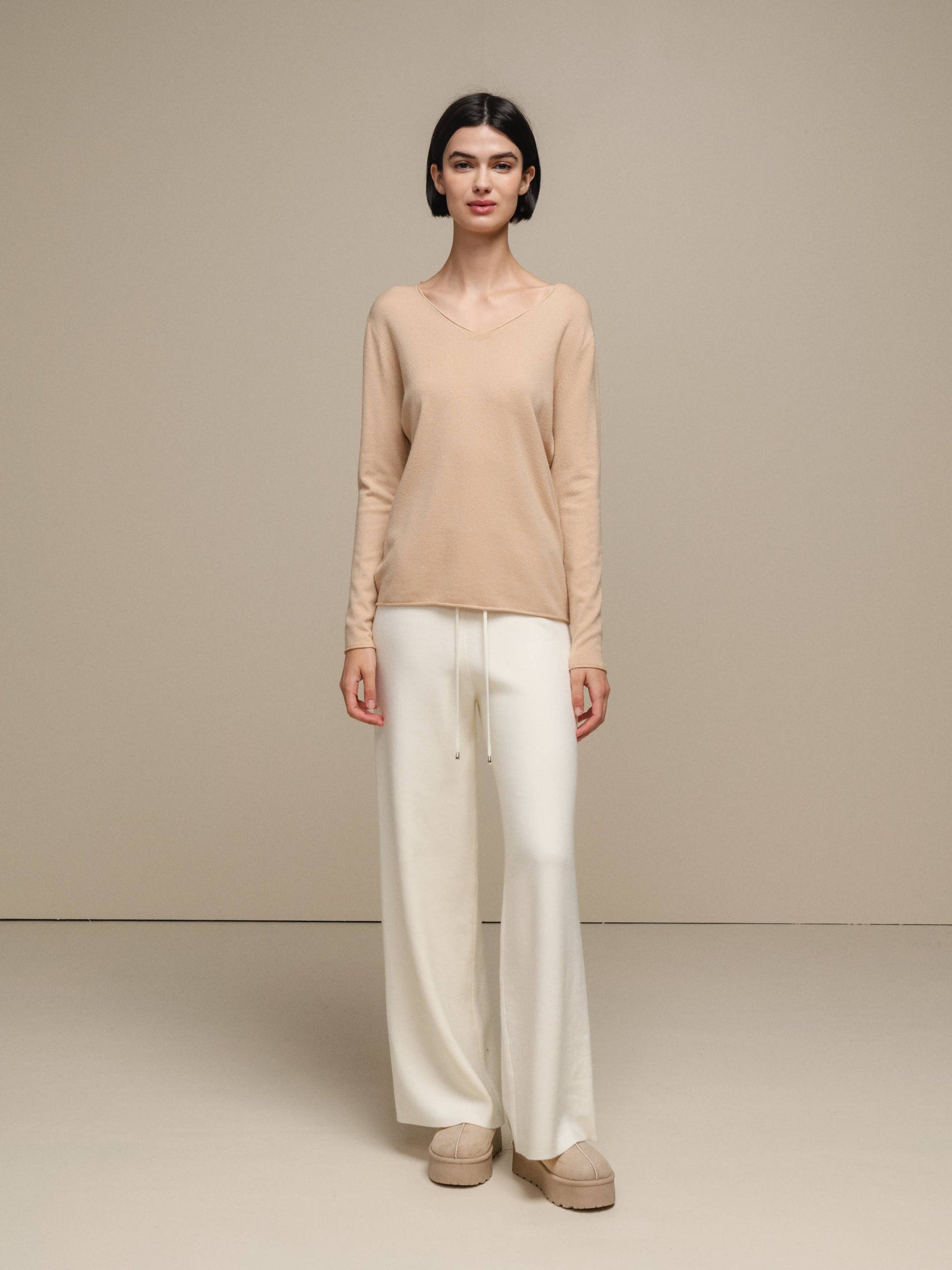 Maglione in maglia da donna con scollo a V