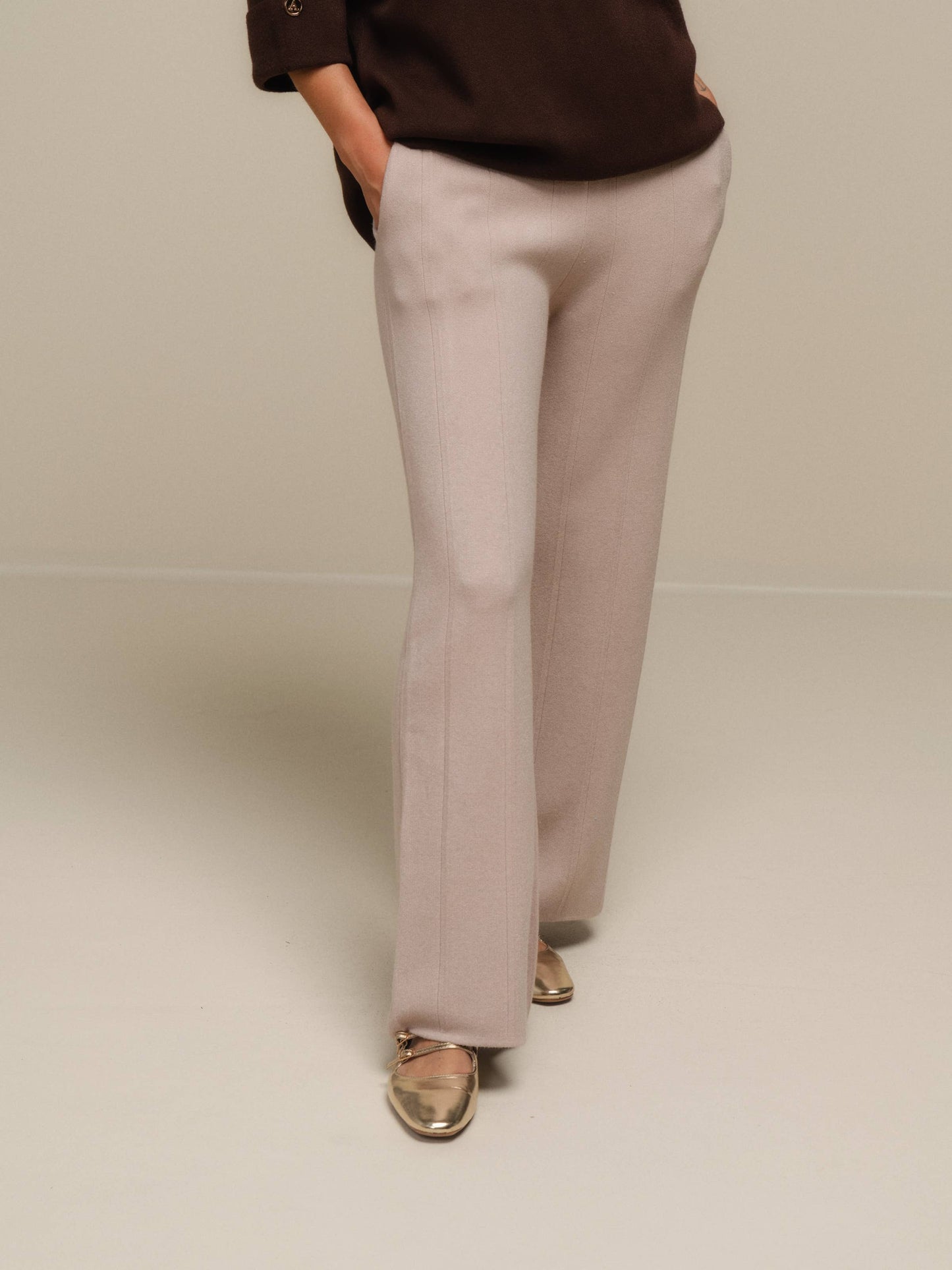 Pantaloni a zampa beige da donna