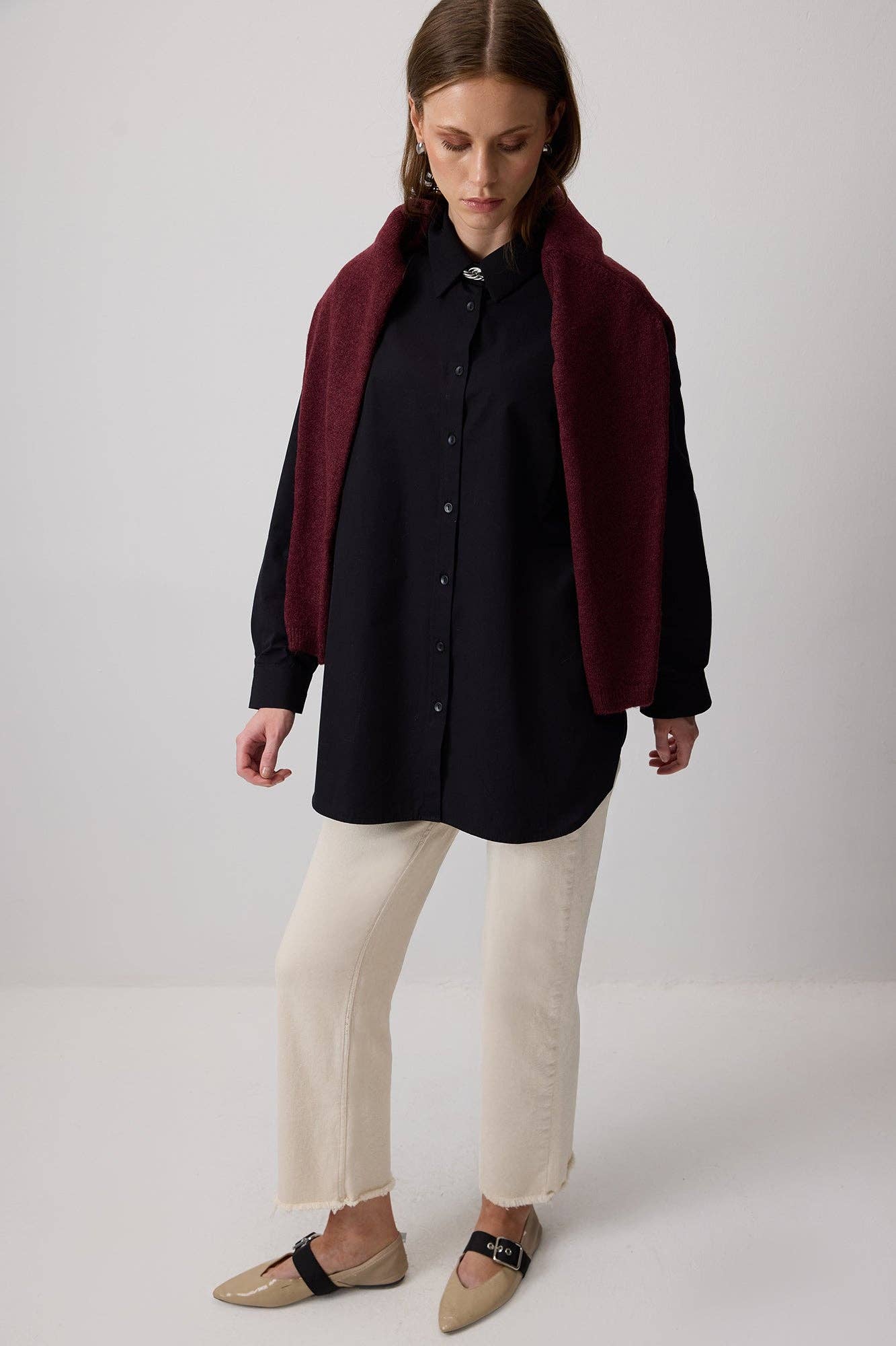 Camicia oversize nera dalla vestibilità comoda