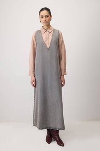 Abito salopette in denim con scollo a V