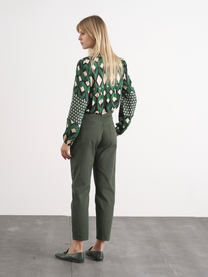 Pantaloni con doppia pinces in cotone elasticizzato