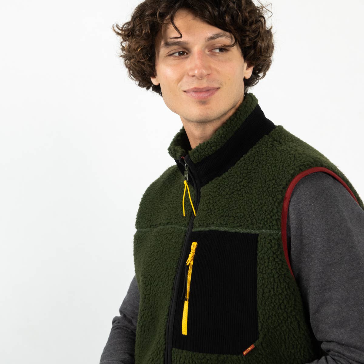 Gilet sherpa con zip in poliestere riciclato kaki